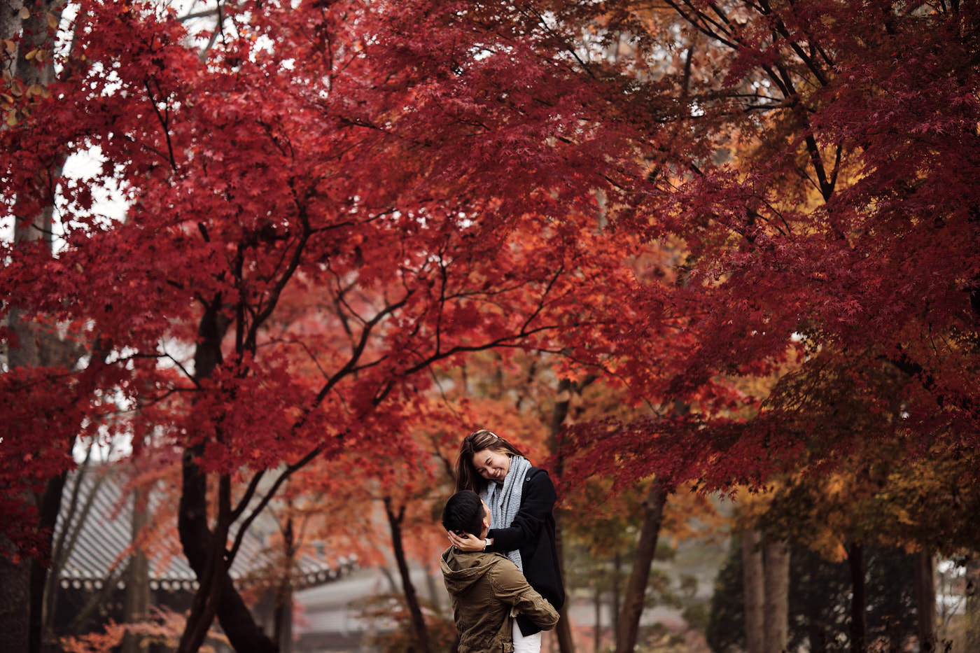 Pre-Wedding Photos in Autumn Leaves