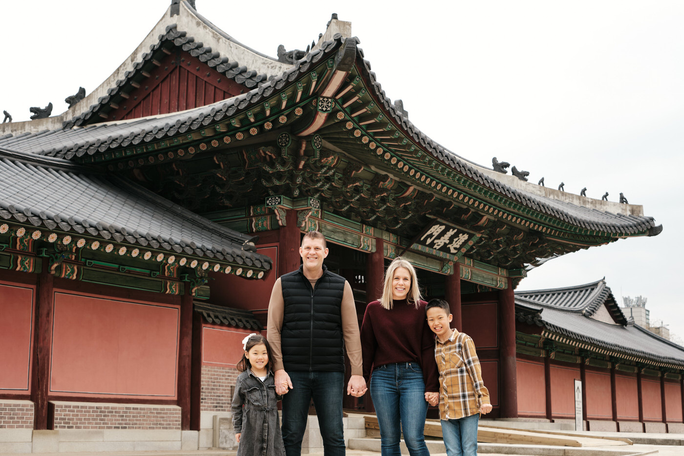 Early Spring Family Photos - Seoul Palace