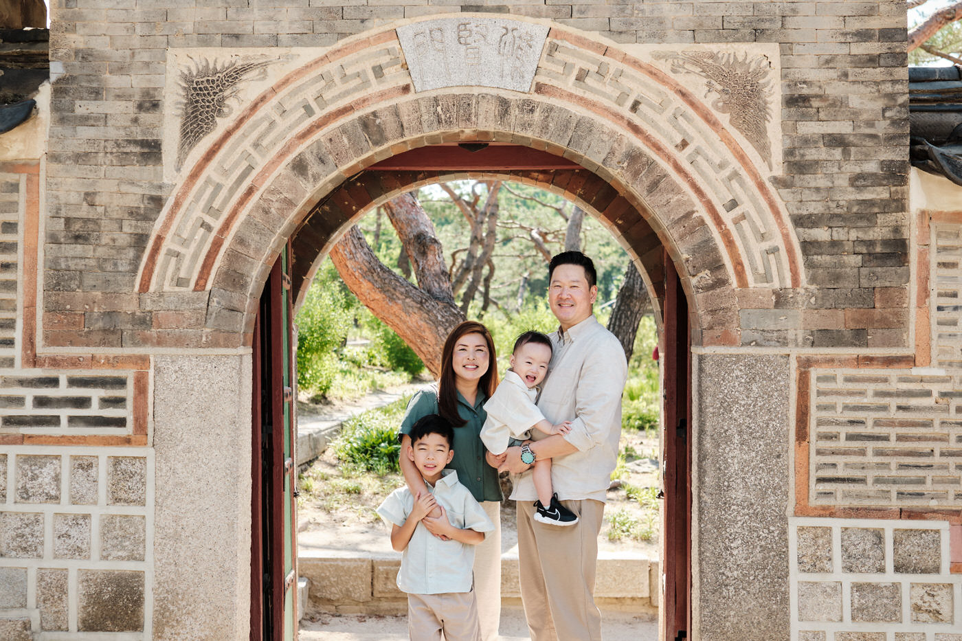 Deoksungung - Seoul Family Photos