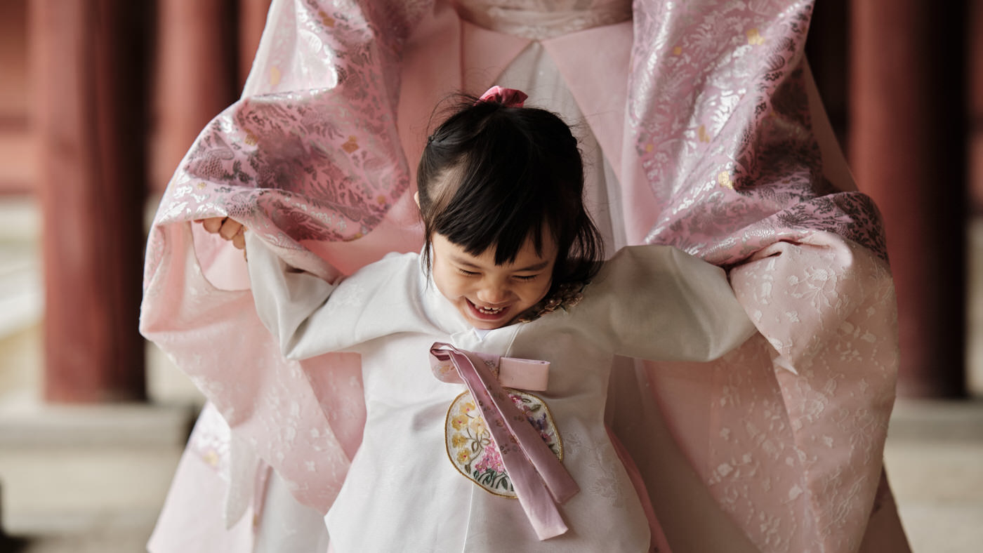 Candid Famly Photos - Rainy Seoul