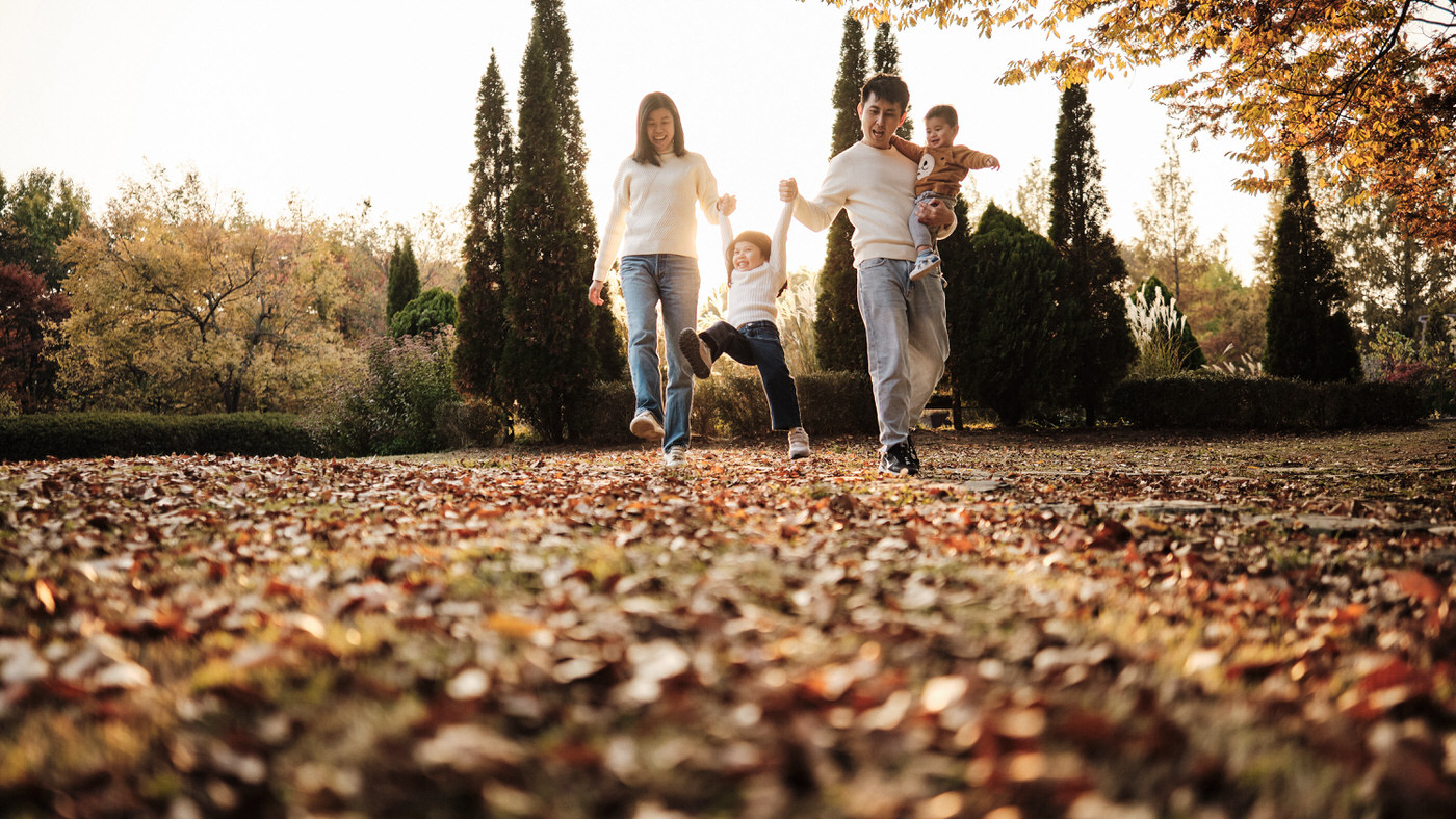 Family Photographer in Seoul - Autumn Family Photo Shoot