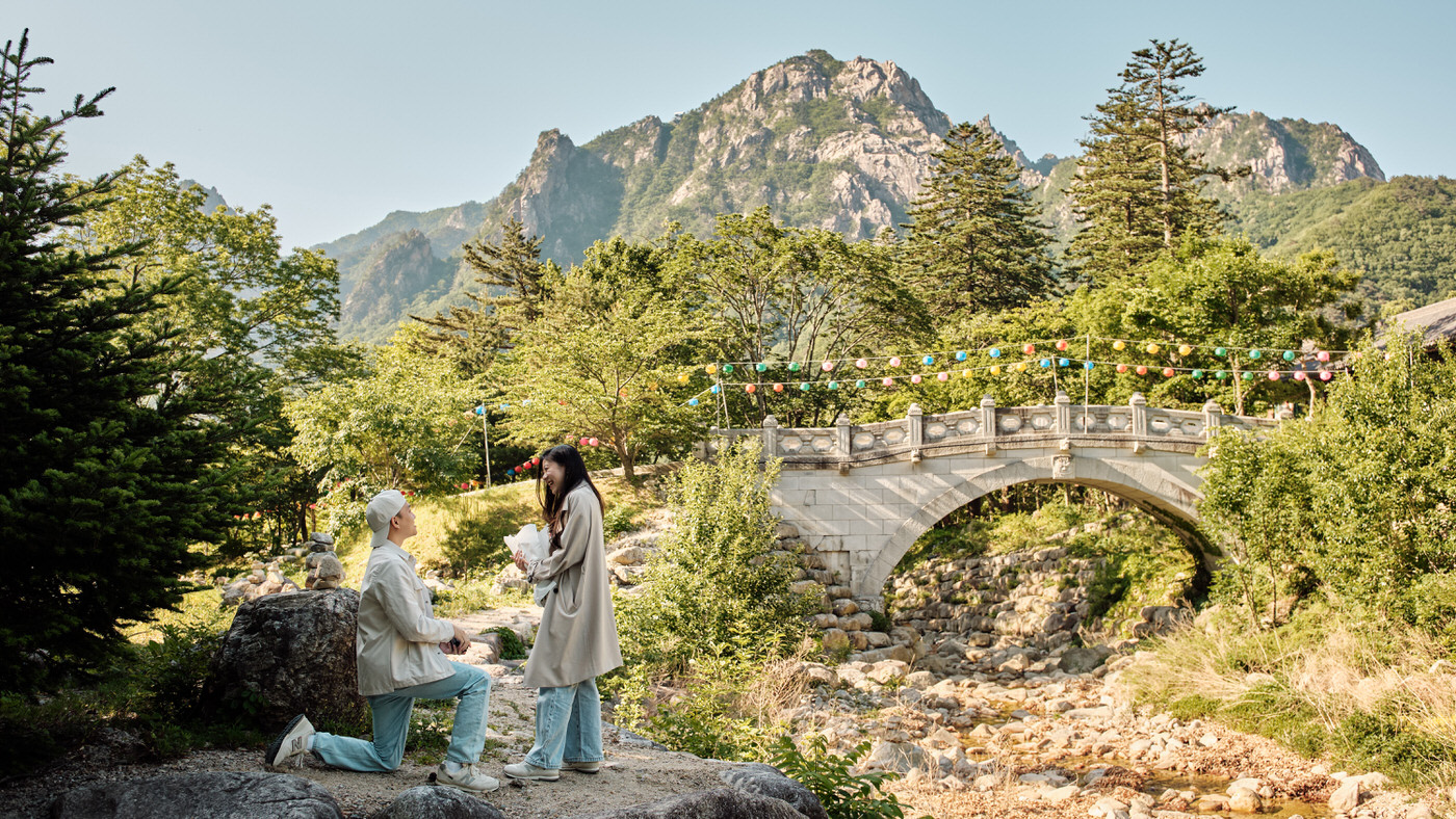 Seoraksan National Park Proposal in the early morning