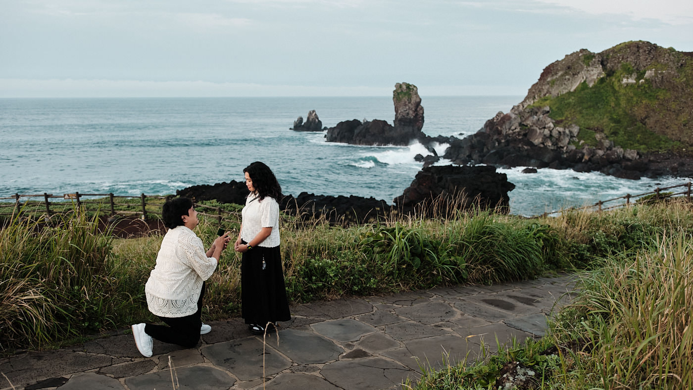 Sunrise Proposal at Seopjikoji on Jeju Island - Korea Photographer